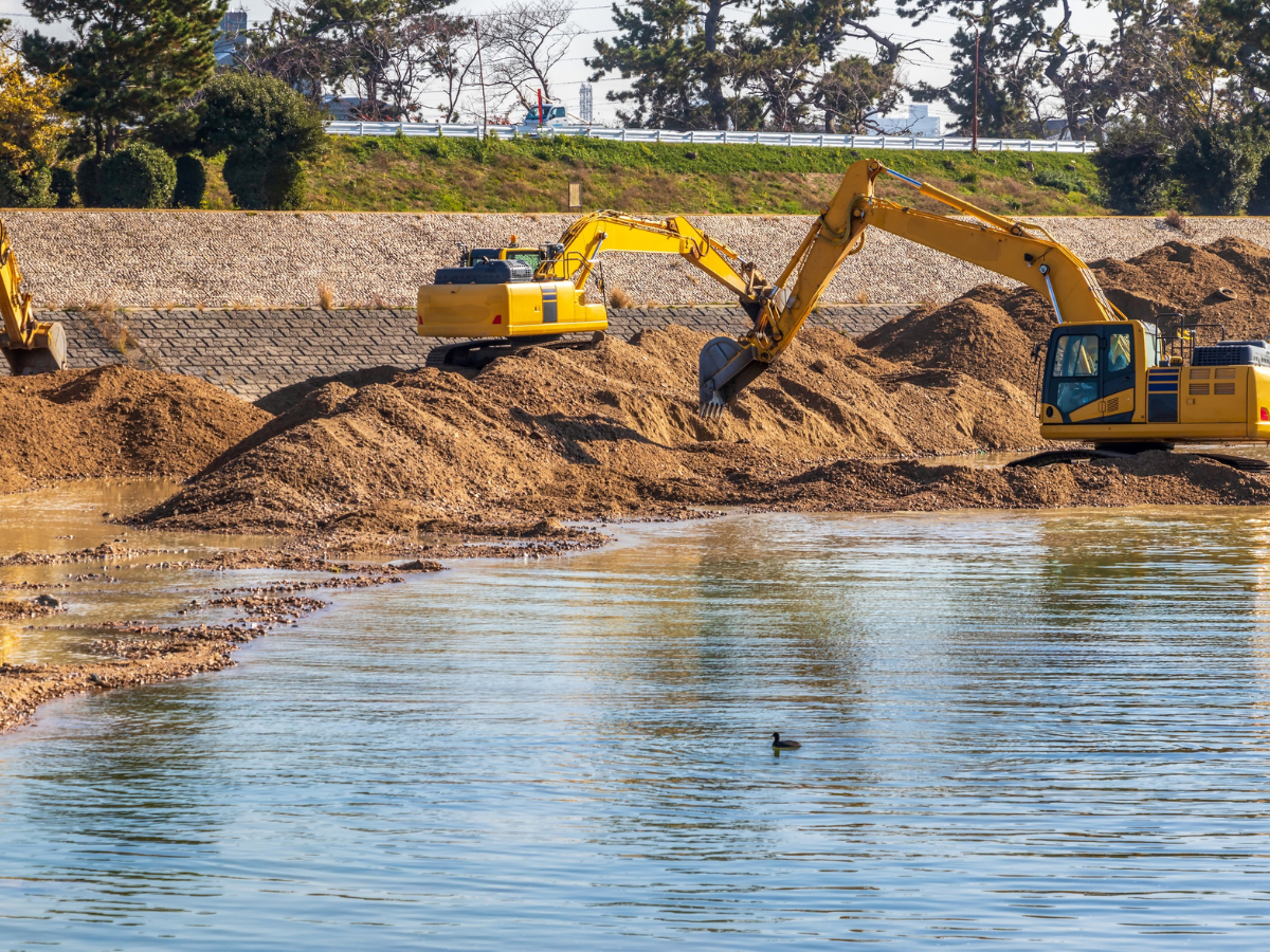 Drain Bros llc helps fix sewer issues near water, showing their skill in safe residential excavation and repairs.